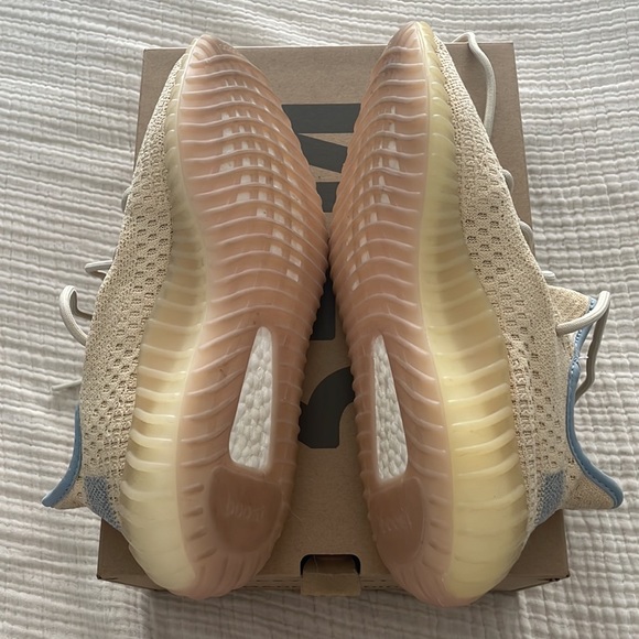 Yeezy Boost 350 V2 - Picture 7 of 7